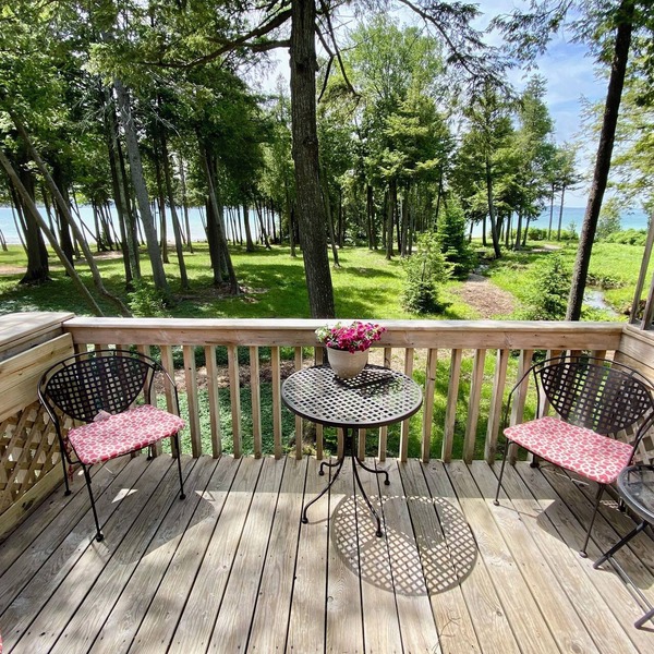 Waterfront Condo On Little Traverse Bay. Beaches, Tennis,Near Golf And Ski