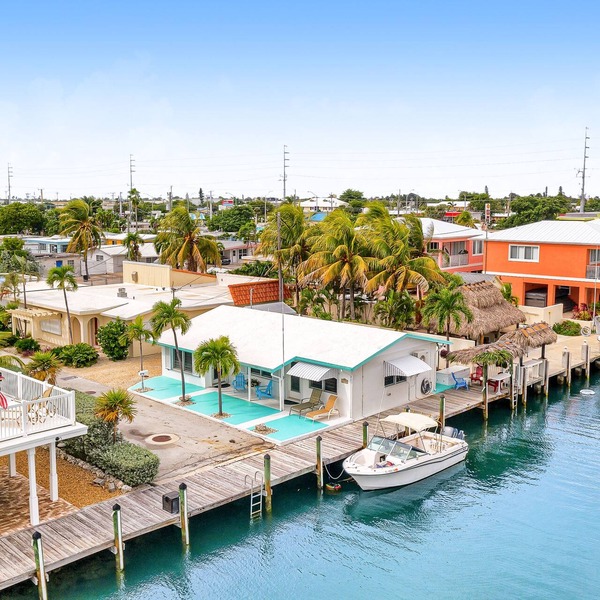 Waterfront Cottage: 60-ft. dock, Fish Station, free WiFI, 3 TVs & washer/dryer