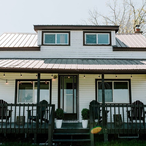 Waterfront Cottage in Marysville Wolfe Island - Fisherman's Cottage
