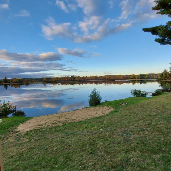 Waterfront Cottage Suite 1 Bdrm, 2 Bath, Beach, BBQ, Fire Pit Patio, shared Dock