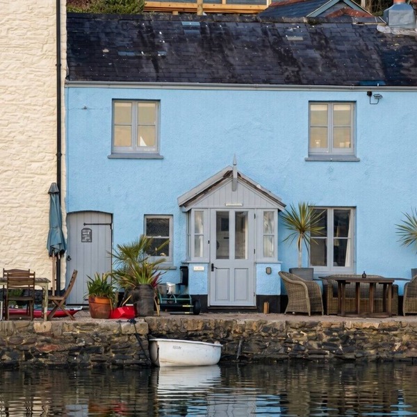 Waterfront Cottage Sleeps 8 · Wood Burner · River Dart Quay, Dittisham