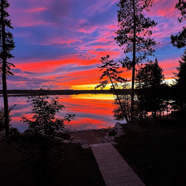 Waterfront Cottage with Hot Tub and Sunset