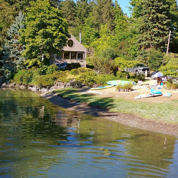 Waterfront cottage with tidelands, creek and waterfall!