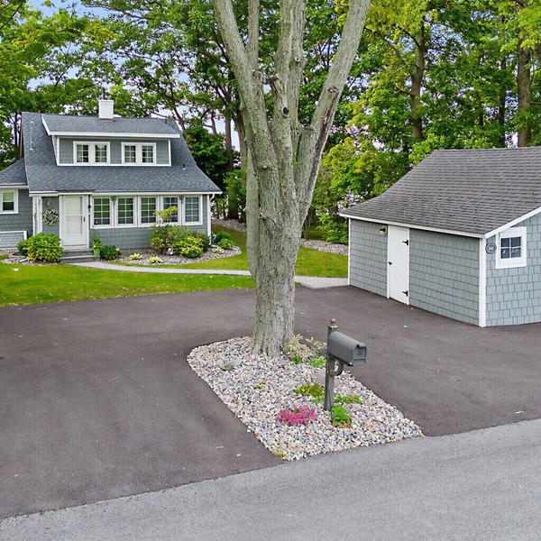 Waterfront Cottage with fireplace located directly on Owasco Lake.