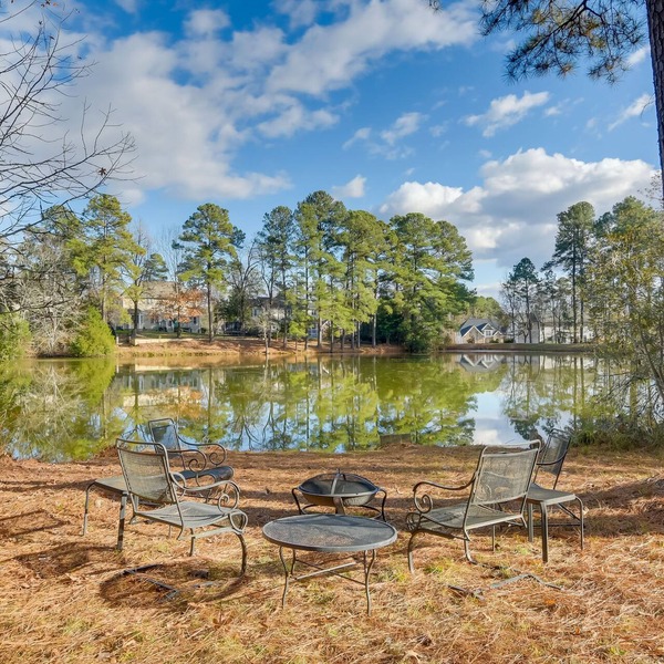 Waterfront Durham Oasis, Close to Everything!