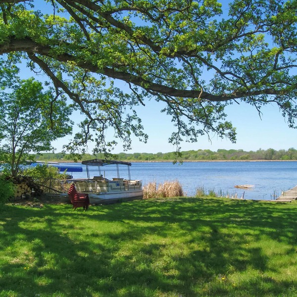 Waterfront Eagle Lake Home w/Yard & Deck