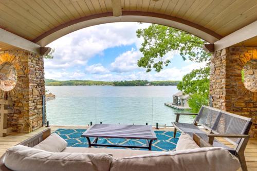 Waterfront Escape on Blue Ridge Lake w/Dock!