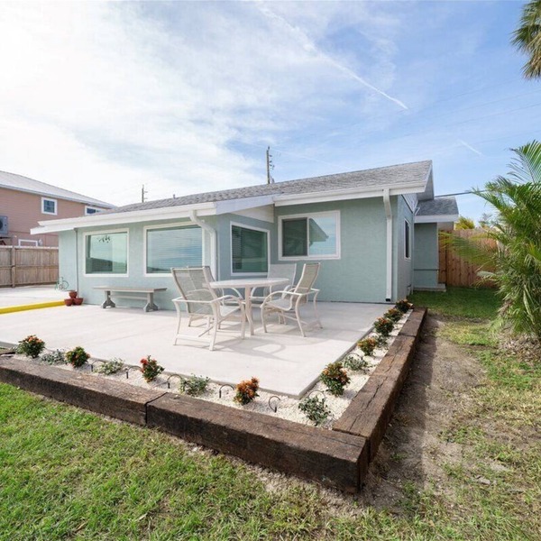 Waterfront Escape on the Manatee River - Charming 3-bedroom house in Ellenton