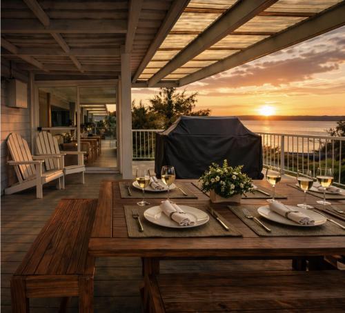 Waterfront Escape with Sunset Views & Kayaks