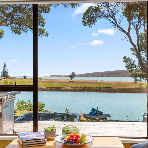 Waterfront Estuary Escape - Raglan Holiday Home