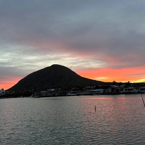 WATERFRONT! FISH FROM DOCK OR KAYAK TO THE OCEAN. MINUTES TO BEACH! LUXURY HOME