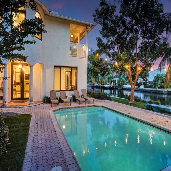 Waterfront Heated Saltwater Pool & Kayaks