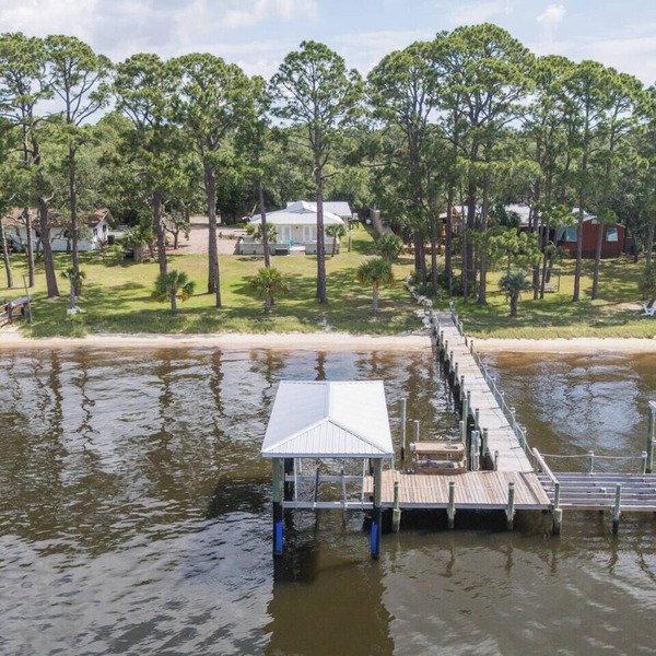 Waterfront home on Ochlockonee Bay, private beach, fishing, dock and kayaks