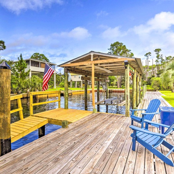 Waterfront Home: Spectacular On-Site Fishing!