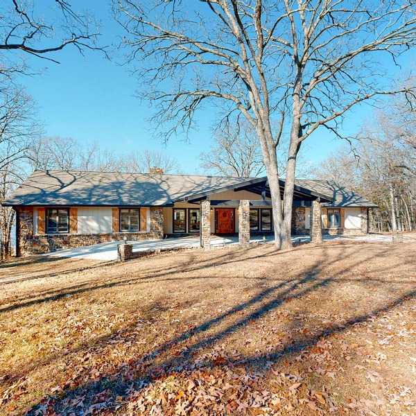 Waterfront home with Ping-Pong, washer/dryer & fireplace