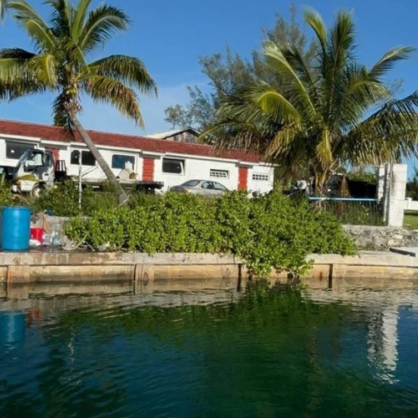 Waterfront house w dock seawall, Atlantic waters. All toyes. Aport free pickup
