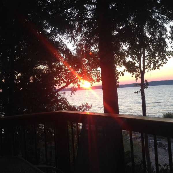 Waterfront, kayaks included. Spectacular Views Of The Bay, Pet Friendly