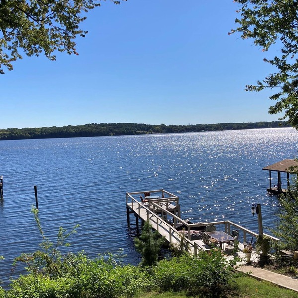 Waterfront! Lake Norman Couples Getaway - One Bedroom Apt.