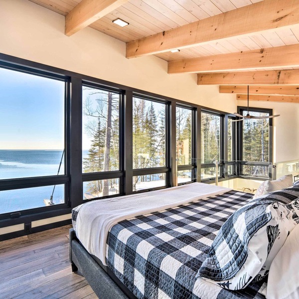 Waterfront Lake Superior Cabin: Fire Pit & More!