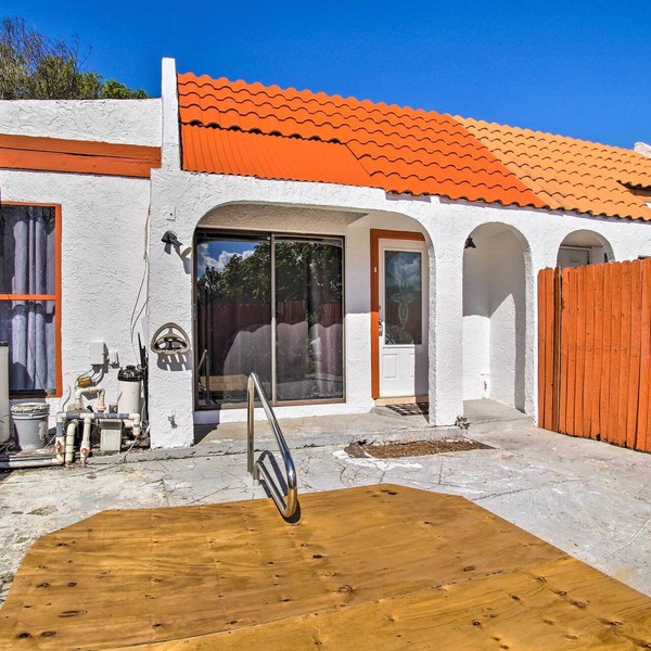 Waterfront Lauderhill Villa - Remote Escape!