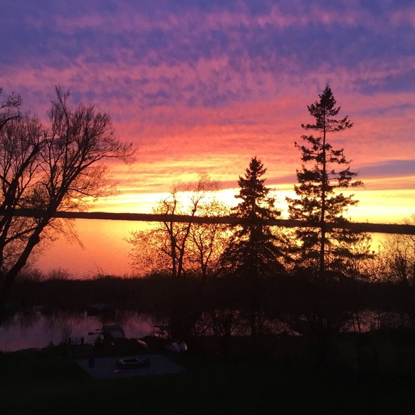 Waterfront Loft is a cozy quiet self contained apartment on Lake Scugog.