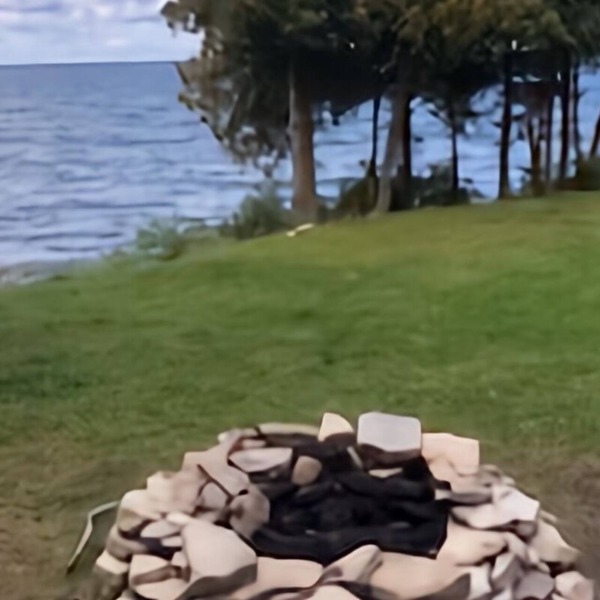 Waterfront Log Home, WiFi, 3 bedrooms, Direct TV, Fire Pit