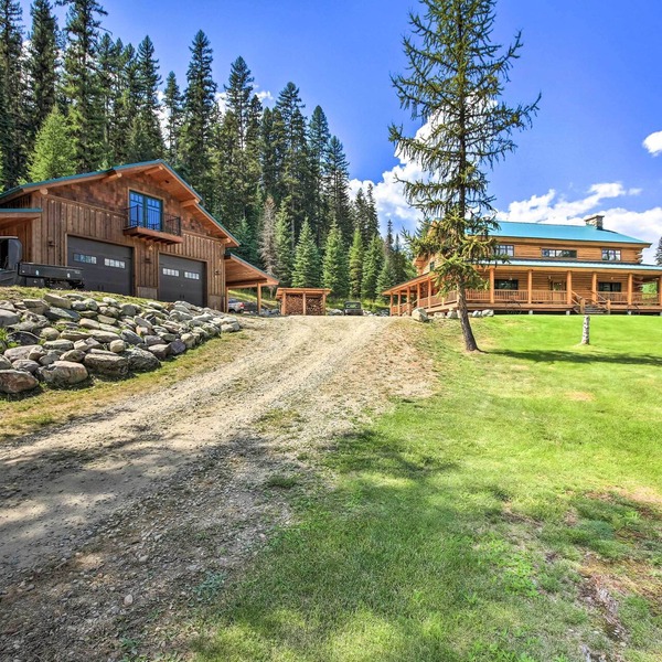 Waterfront Log Home w/95 Acres on Yaak River
