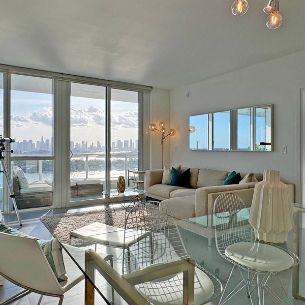 Waterfront Luxury: South Beach 2Bed/2Bath Boutique Condo, Panoramic Views