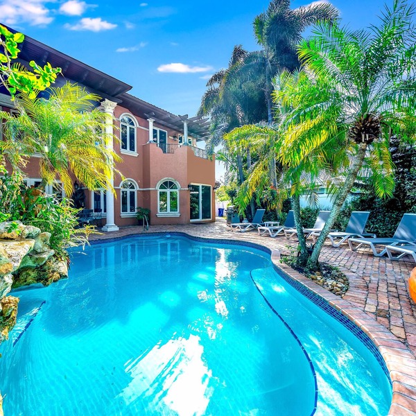 Waterfront Mansion! Heated Pool+Hot Tub! Kayak!