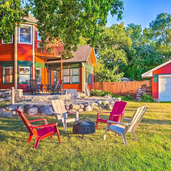 Waterfront Mound Retreat w/Dock & Lake Access!