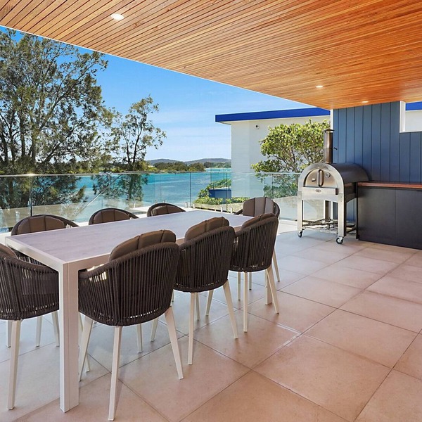 Waterfront Paradise in Lake Macquarie
