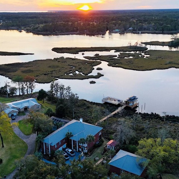 Waterfront Property w/Pool & Dock