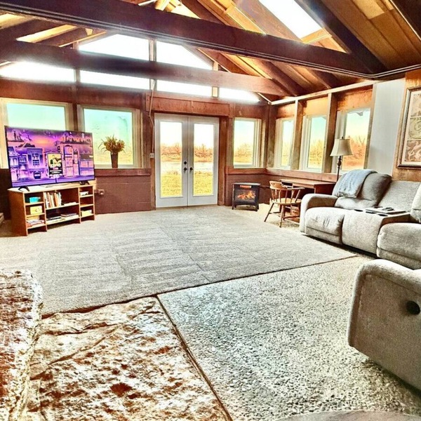 Waterfront Rock Shower Suite w/Sunset View Room!