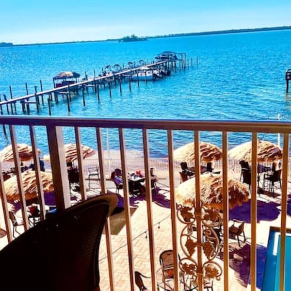 Waterfront Spectacular views condo-hotel studio