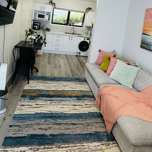Waterfront studio unit near Auckland Airport
