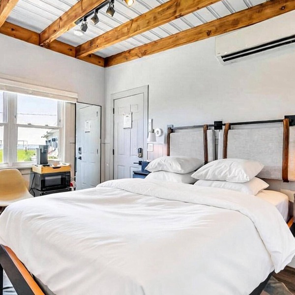 Waterfront studio and more in a Boutique Hotel, Heart of Hampton Bays,.