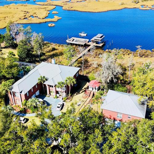 Waterfront Suite with Pool & Dock