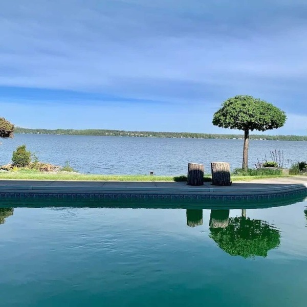 Waterfront Sunrise bungalow w/Swimming Pool