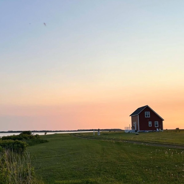 Waterfront Sunset Cove Cottage!