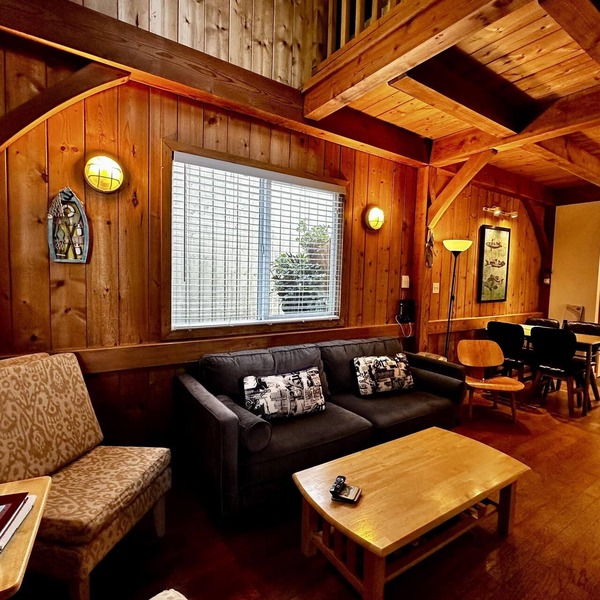 Waterfront Timber-Frame Cottage!