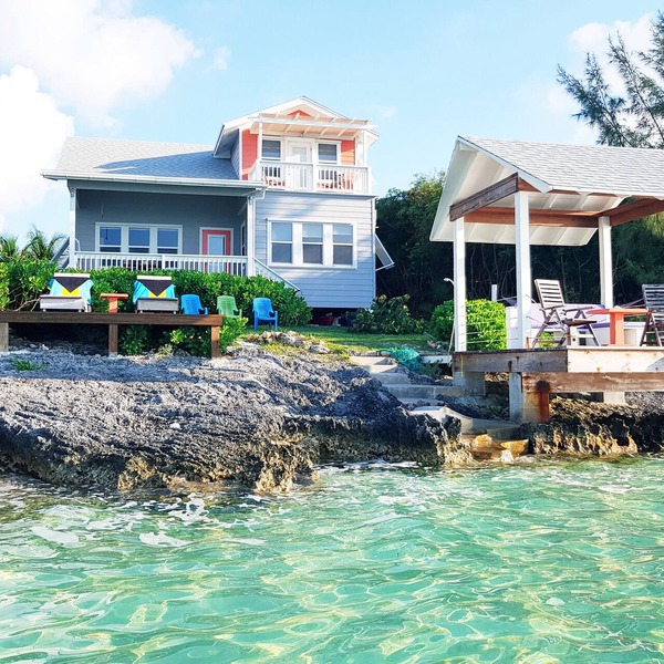 Waterfront Vacation Rental - Private & Quiet Location - Fully Air-conditioned