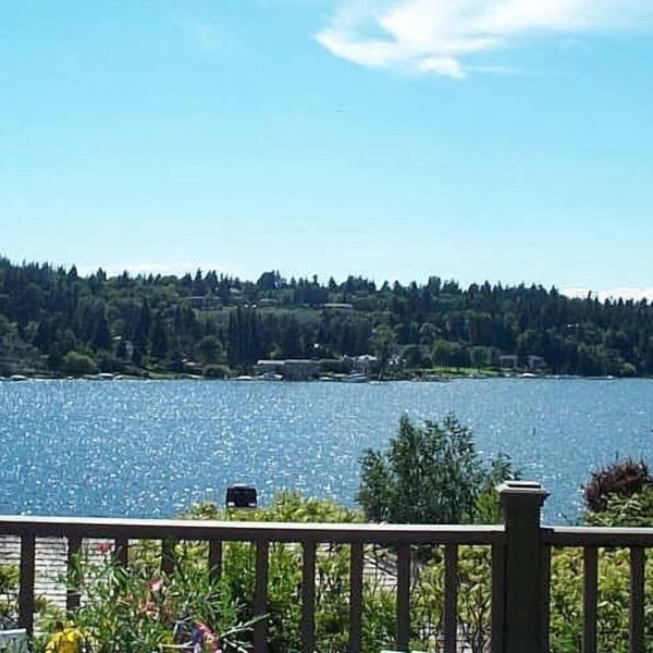 Waterfront View Cottage w/ Lake WA Water Access—