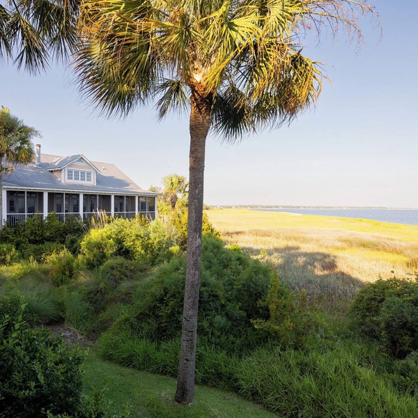 Waterfront View w/pool Cottage - Min from Downtown!