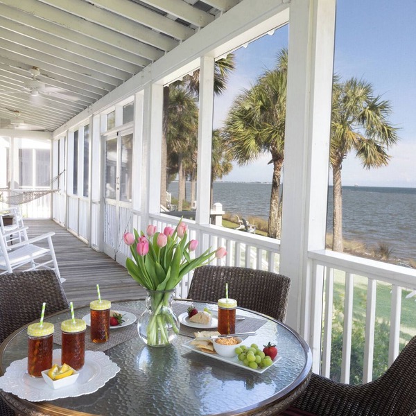 Waterfront View w/pool Cottage - Min from Downtown!