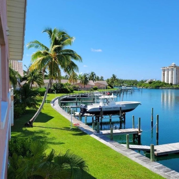 Waterfront Views, Steps From Beach, 4 Bedrooms, 40' Dock available for addl fee