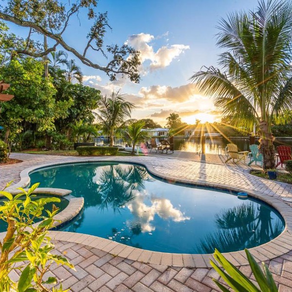 Waterfront Villa: Heated Pool, Dock, Kayaks