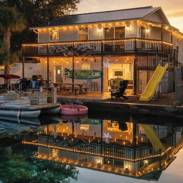 Waterfront Weeki Wachee Home w/Dock & Game Room!