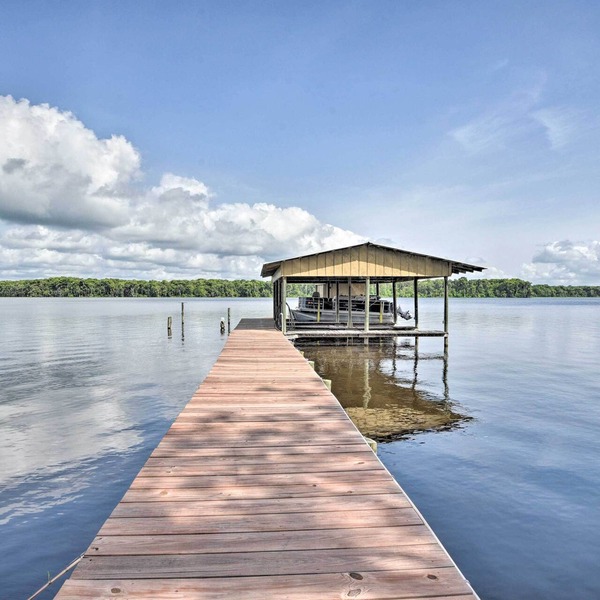 Waterfront Welaka Escape w/Private Docks!