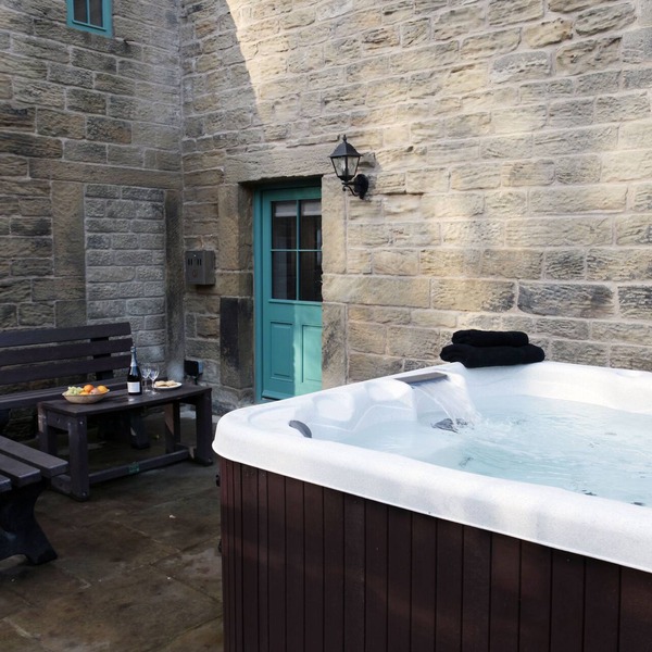 Weavers Cottage - sleeps 8 guests in 4 bedrooms