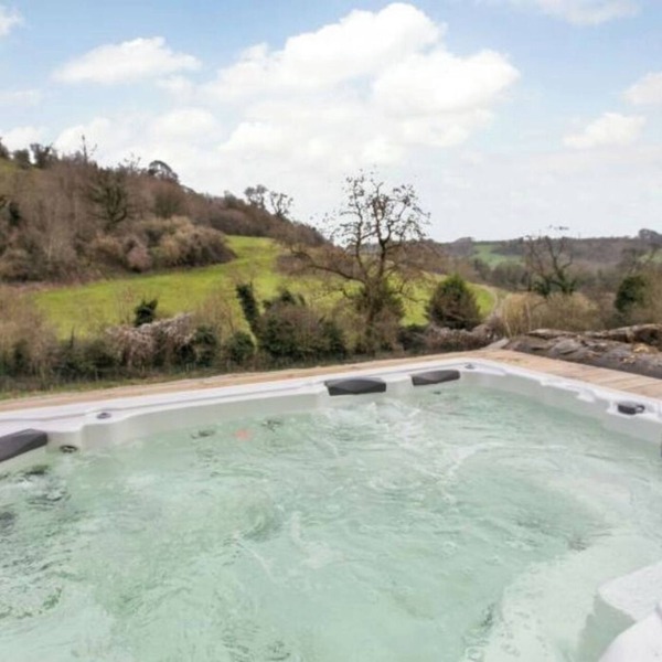 Week Farm Manor: Exceptional Manor House Stay for Families & Friends